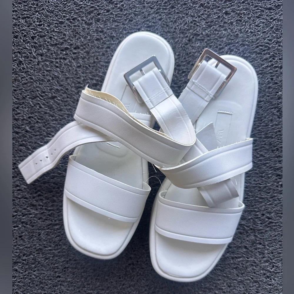 Zara Beige White Women's Sandals size 8‎